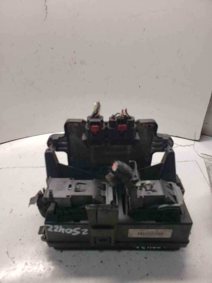 Engine ECM Power Supply Includes Fuse Box Junction Box Fits 2007 COMMANDER OEM