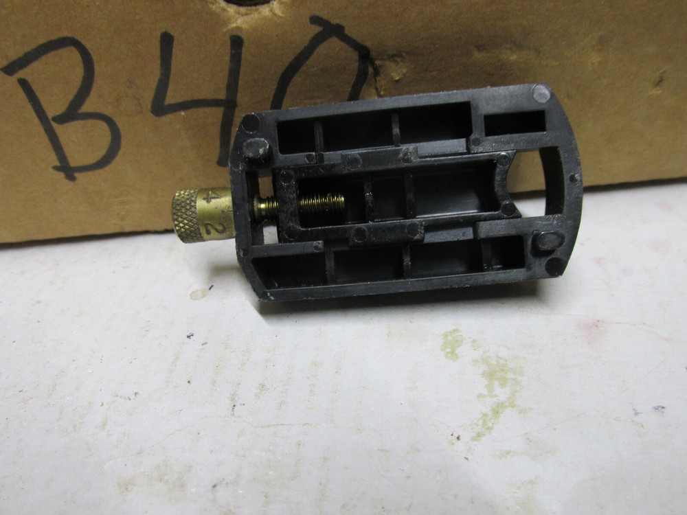 B40] Lee disc powder micrometer