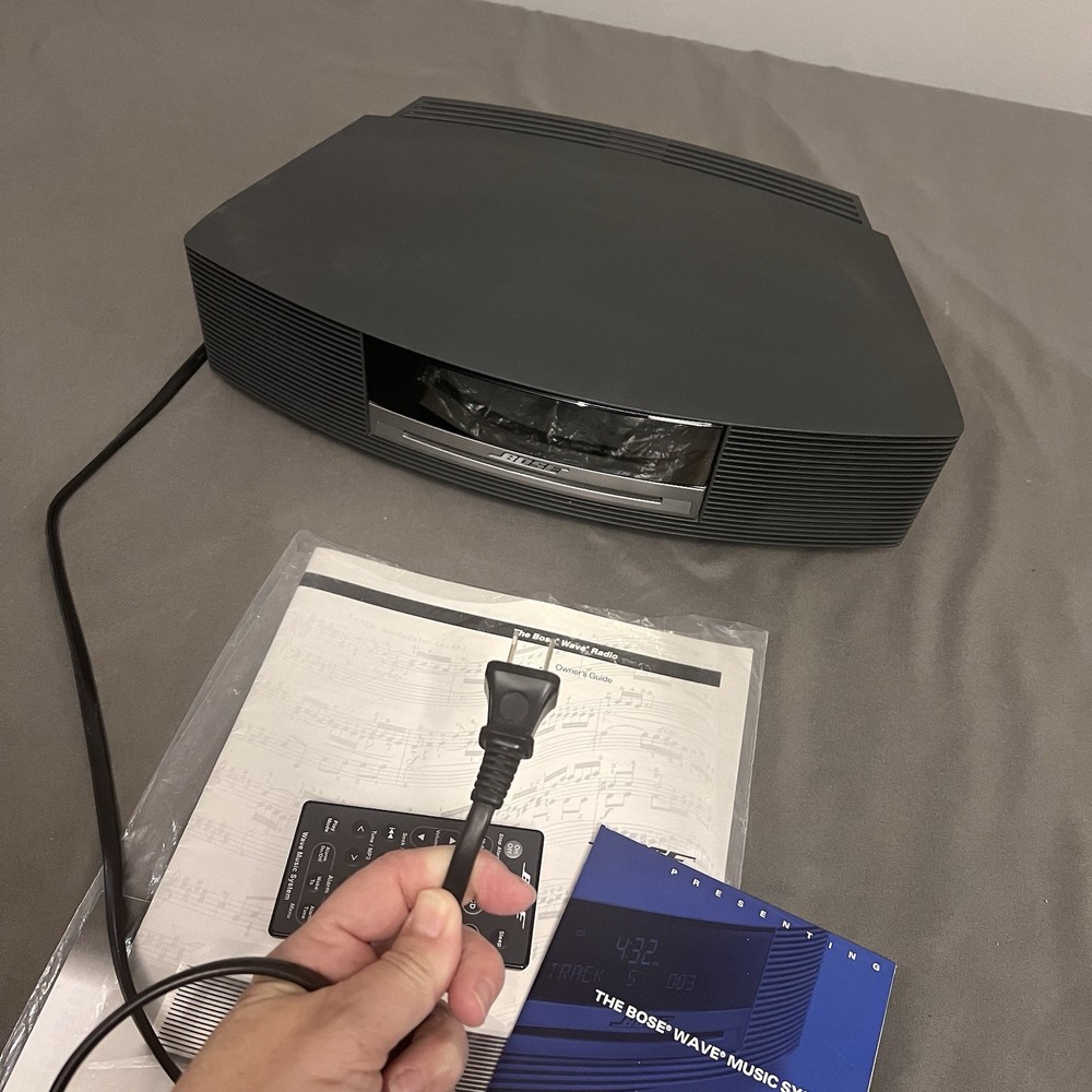BOSE Wave Music System AUX, CD, AM/FM Radio & MP3 Function Black W/ Remote