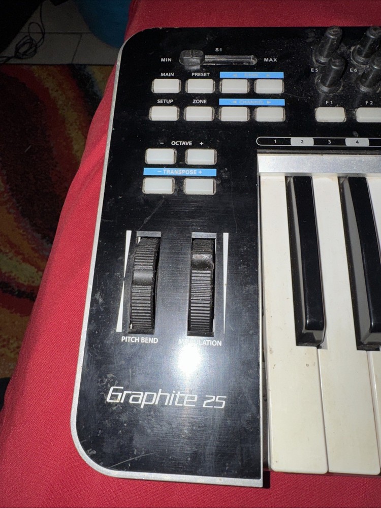 SAMSON GRAPHITE 25 (USB MIDI CONTROLLER KEYBOARD) (UNTESTED)