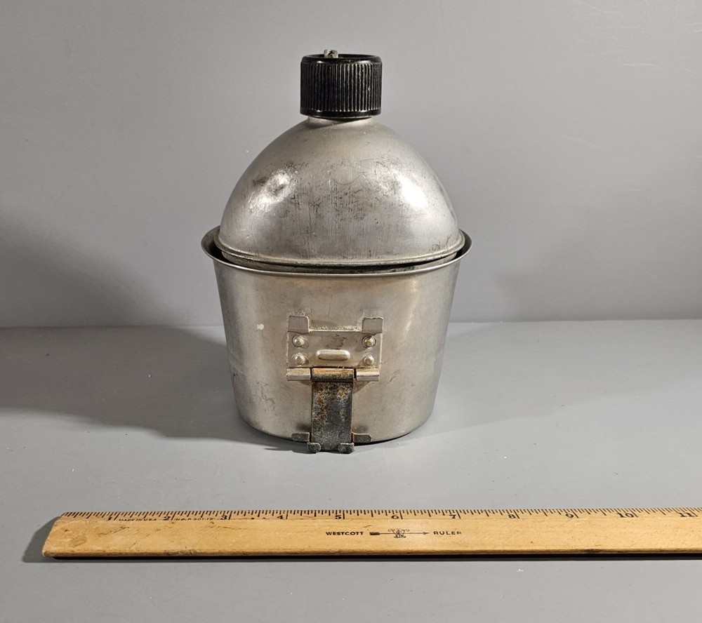 ORIGINAL WWII 1944 U.S. CANTEEN VOLLRATH WITH CUP S.M.CO.