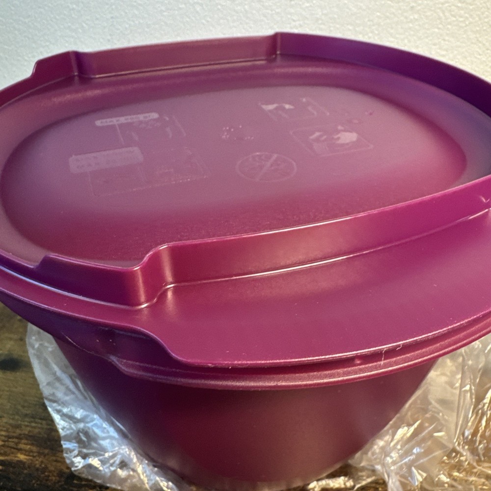 Tupperware Round Microwave Pasta Maker/Steamer 3 Quart Storage Bowl NIP