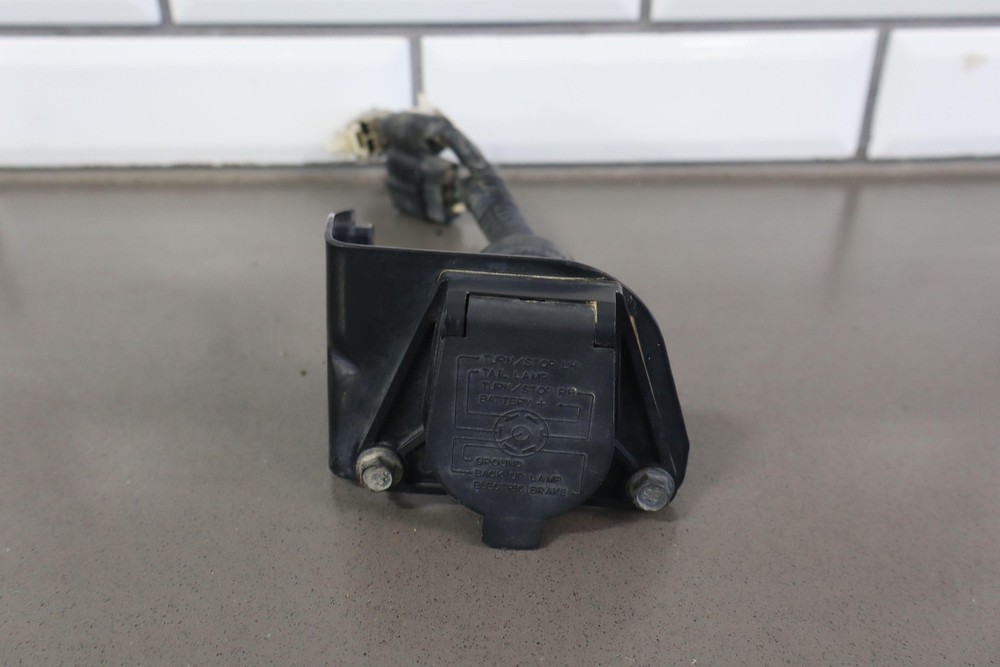 2005 Lexus GX470 Trailer Brake Control Module W/Rear Plug & Harness