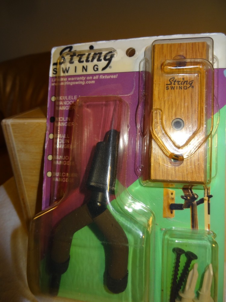 String Swing CC01V Hardwood Wall Mount Violin Hanger