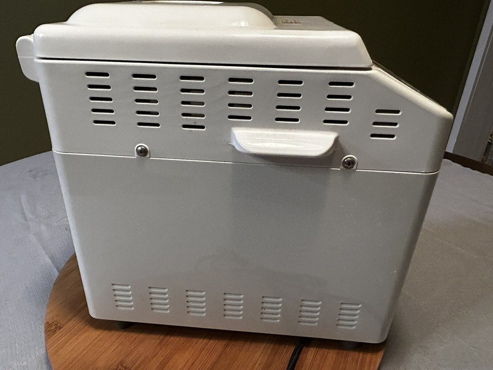 Hitachi Automatic Bread Maker Home Bakery Machine HB-B101...TESTED