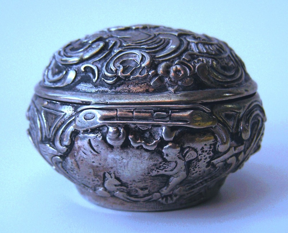 20th CENTURY HANAU SOLID SILVER PILL BOX FRIEDRICH REUSSWIG .800 - .930 SILVER