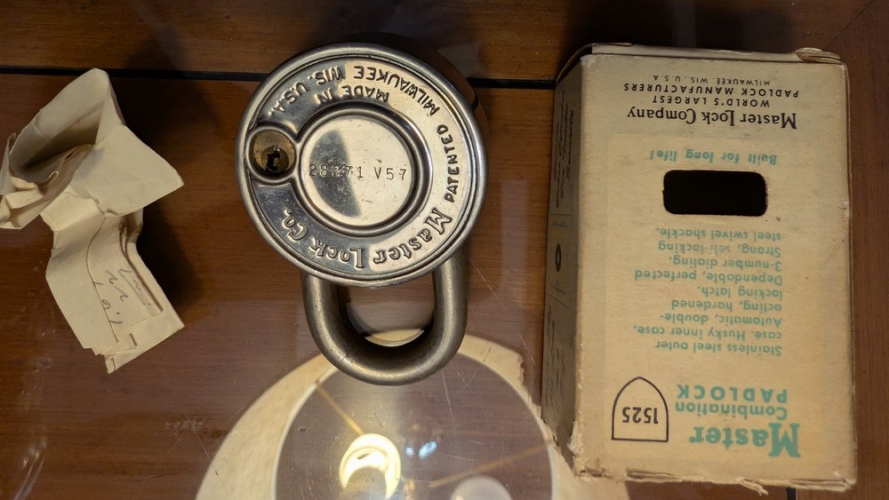 Vintage MASTER LOCK Combination Padlock 1525 with Box