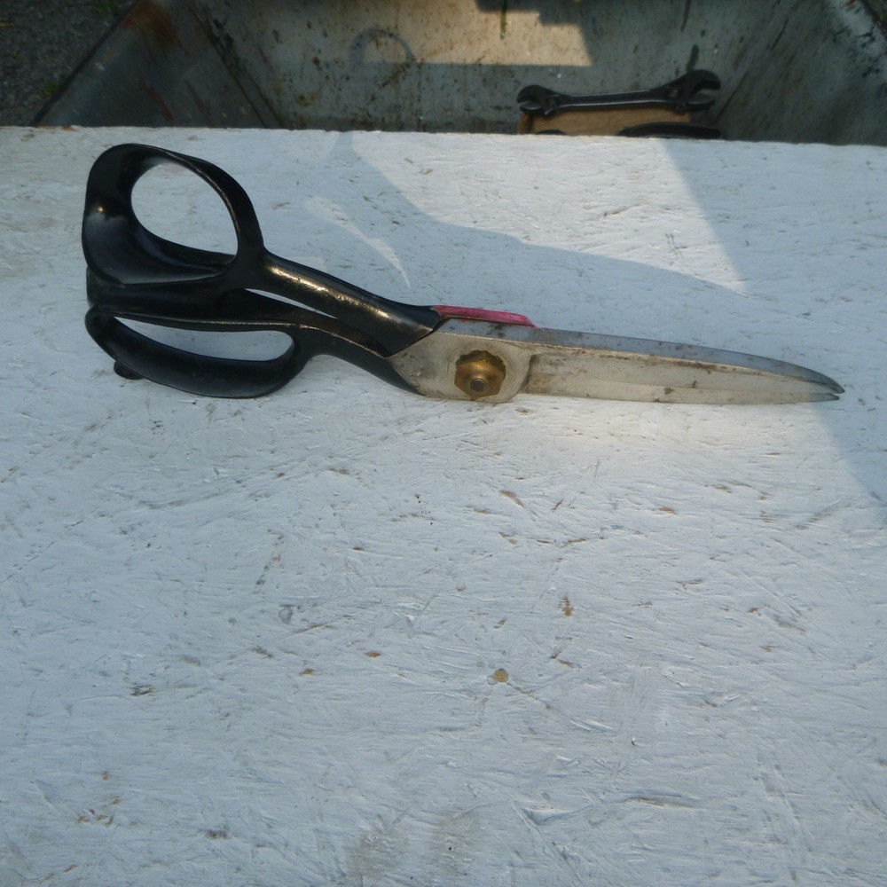 Antique tailors cutting shear