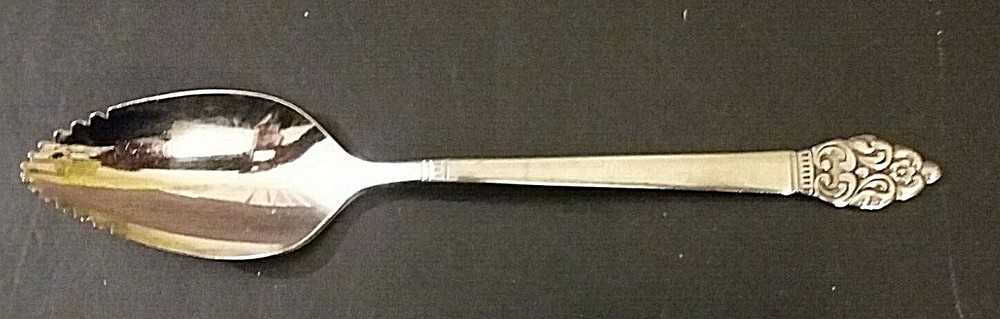 Oneida Vinland stainless fruit spoon 6 1/8"