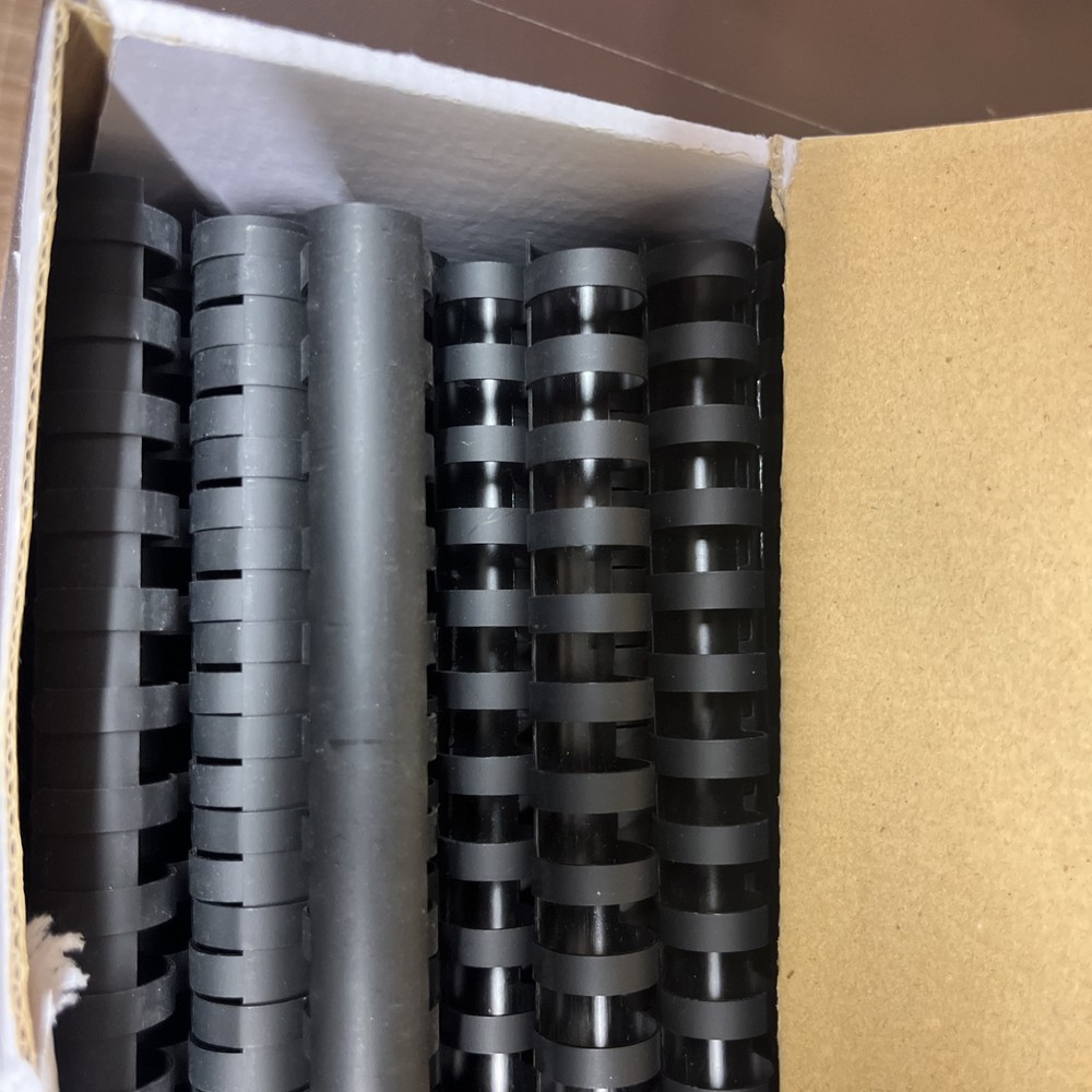 100 Black Matte Finish 3/4” Binding Combs Approximate 150 Sheet Comb Capacity
