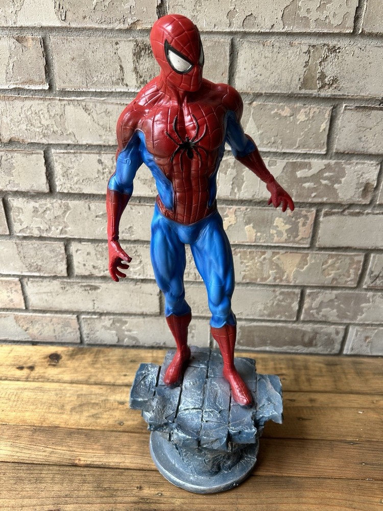 Spiderman Statue