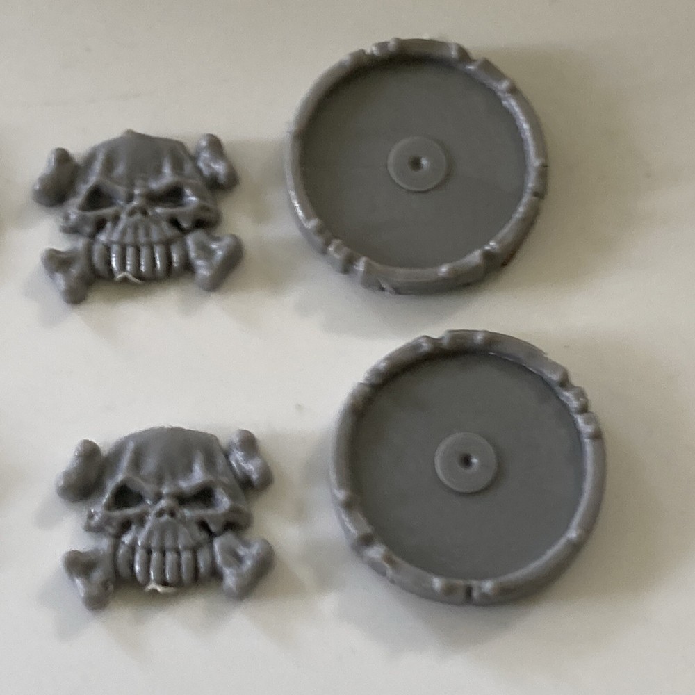 OOP Warhammer Fantasy Orcs & Goblins Shields w/ Emblems (x2) K2 034