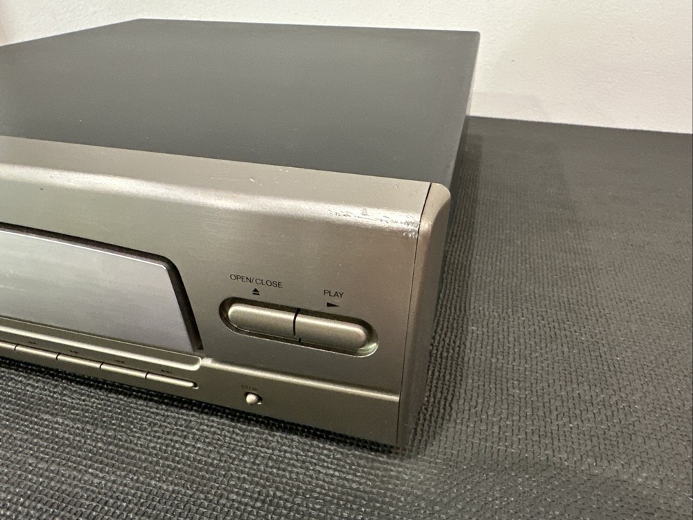 Onkyo C-30 CD Player Compact Size Silver