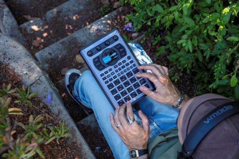 Roland SP-404MKII Sampler Beatmaking Machine W/Box