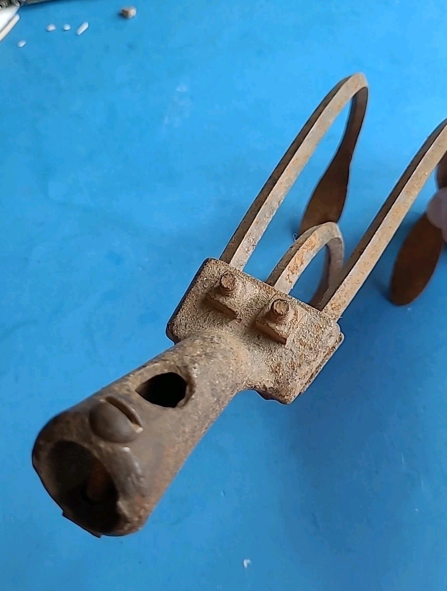 Vintage 3 Tine Prong Garden Cultivator Hoe Rake Claw Antique