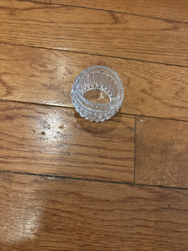 ROUND CLEAR PATTERN GLASS OPEN SALT CELLAR