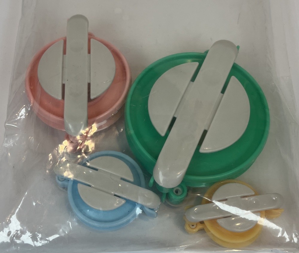 Pom-Pom Maker Set With U Shaped Thread Snips Package Of 4