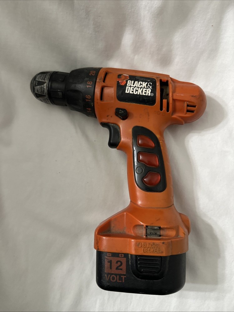 Black & Decker CD120G Cordless Drill W/Battery UNTESTED