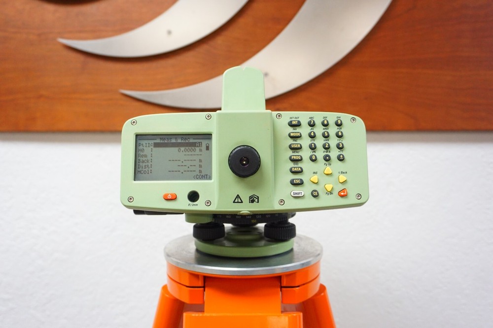 LEICA DNA10 0.9mm Accuracy Automatic Digital Auto Level Staff