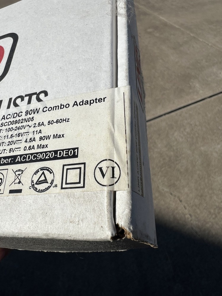 Unopened Lind Electronics AC/DC 90W Combo Adapter SCD0902N05