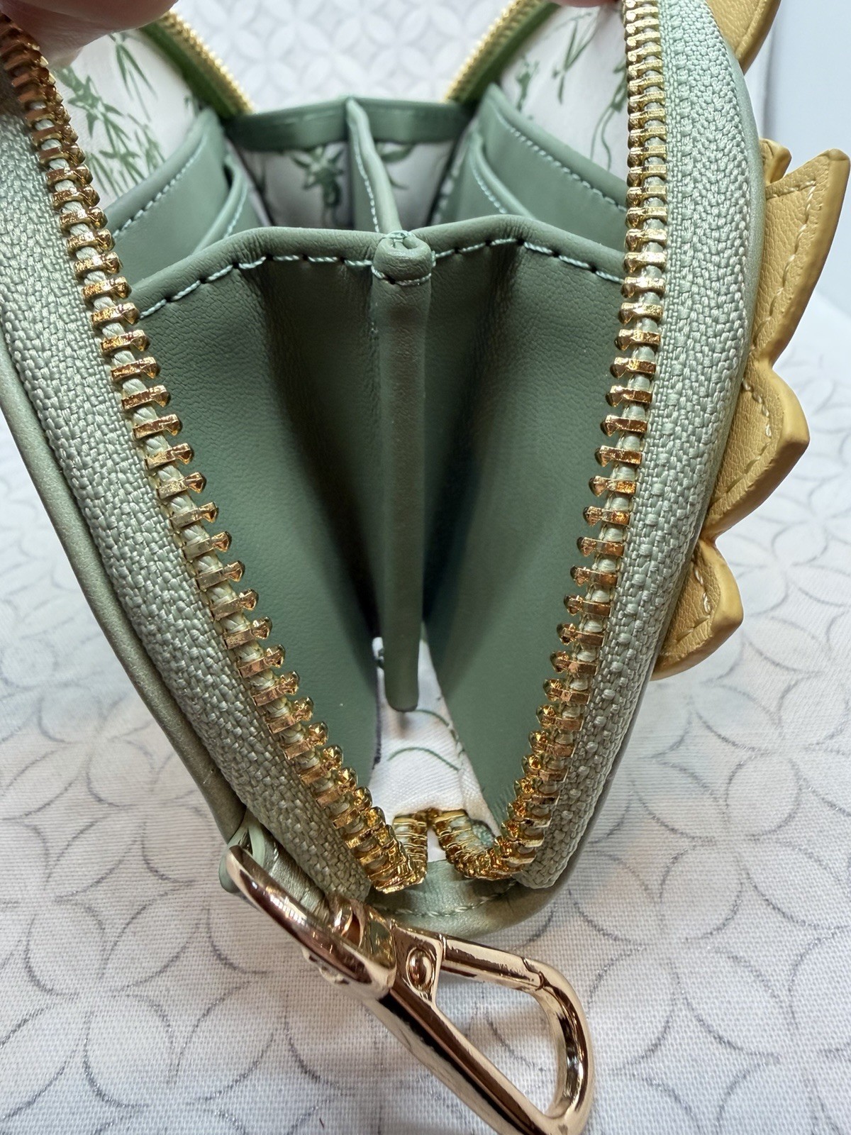 Boxlunch Her Our Universe Disney Mulan Comb Figural Coin Purse Cosplay