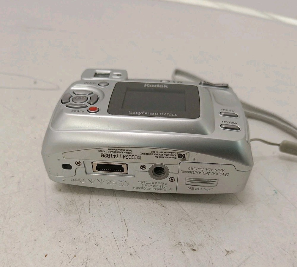 Kodak EasyShare CX7220 Digital Camera Siver (Untested)