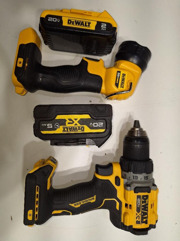 DEWALT DCD800/DCL040 DRILL AND LIGHT (P11019165)