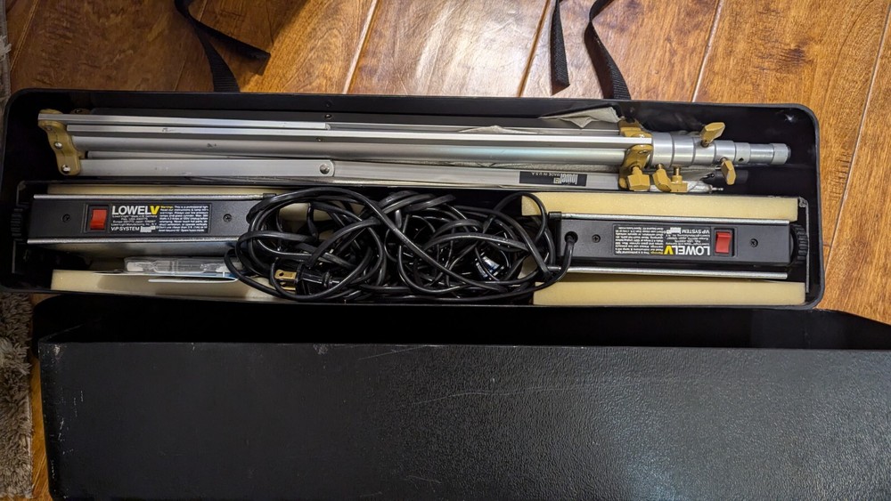 Lowel Light System with Case, Stand and Umbrella