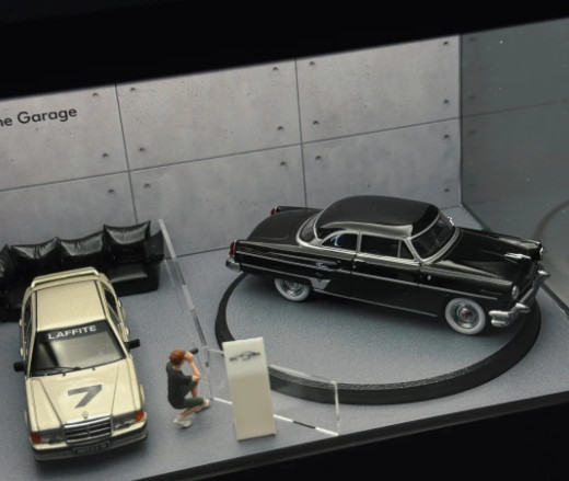 1:64 Scale Desktop Rotating Parking Diorama Display Model