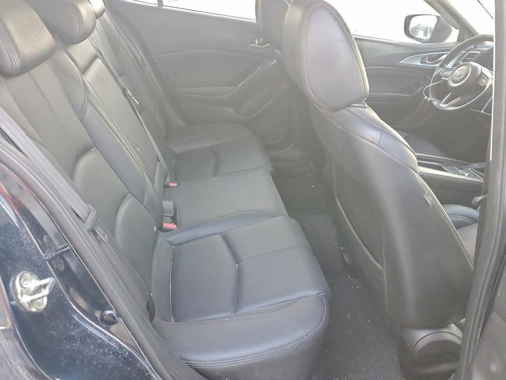 3 2017 Glove Box 4931991