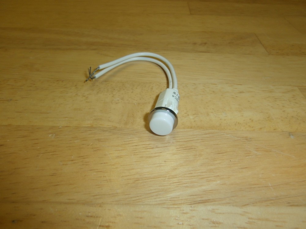 IDI 1090C WHITE PANEL INDICATOR LAMP 6 VOLT,NOS