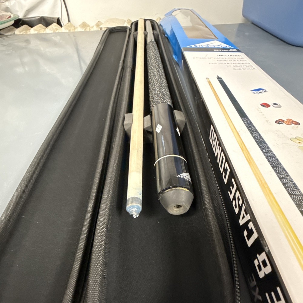 Mizerack Deluxe cue & case combo P1890 (Open Box)