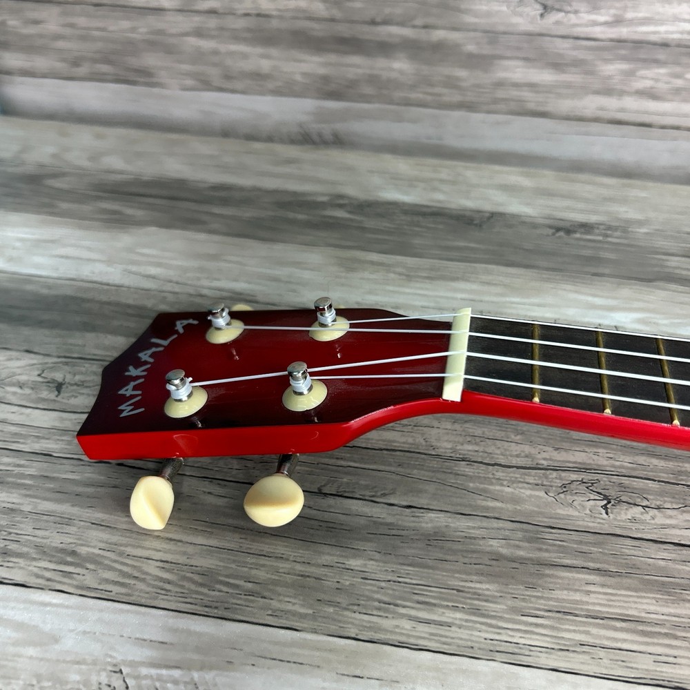 Makala Dolphin Ukulele Red MK-SD