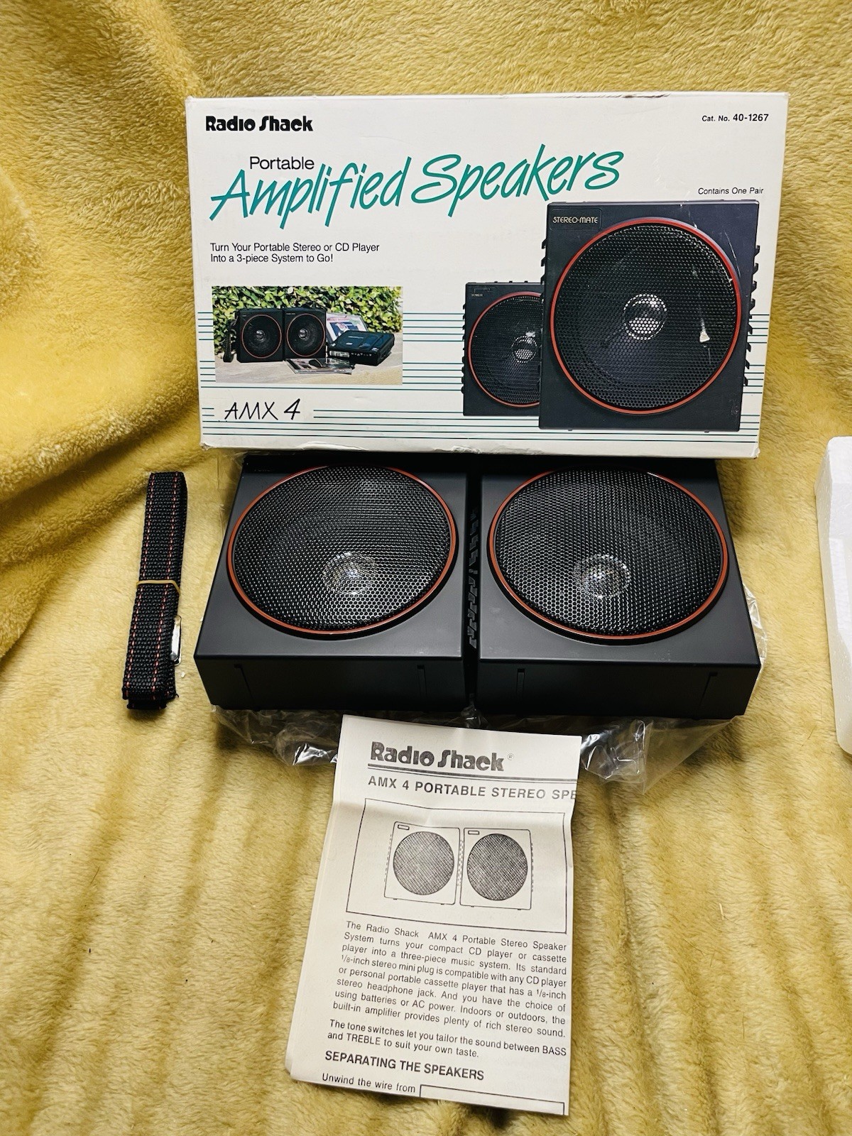 Vintage Realistic Radio Shack Minimus 0.4 Portable Amplified Speakers 40-1267