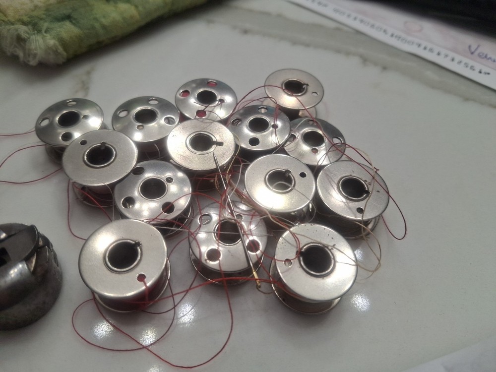 Singer Simanco 125291 Bobbin Case + Bobbin Lot