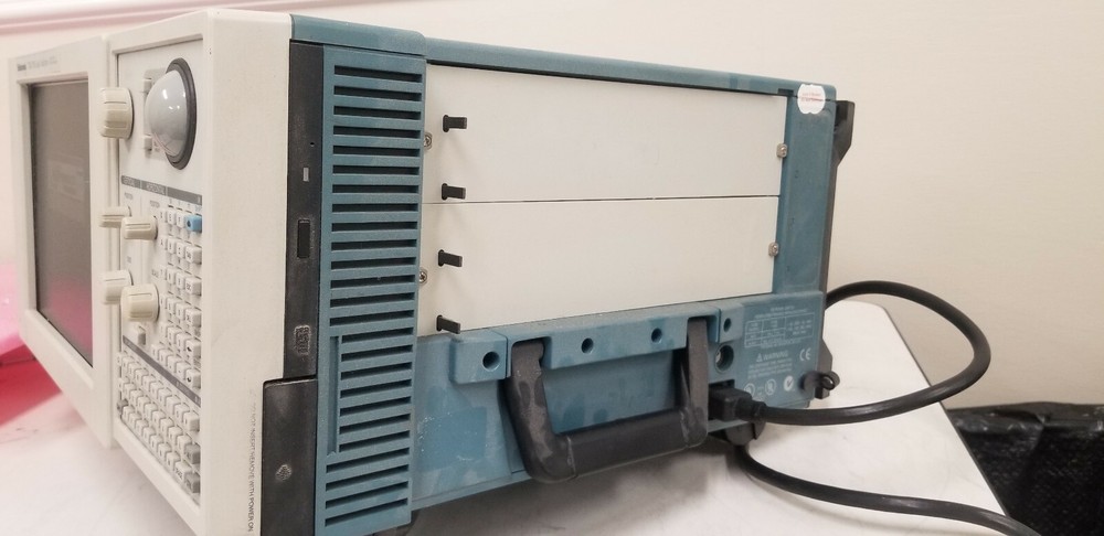 Tektronix TLA715 Logic Analyzer