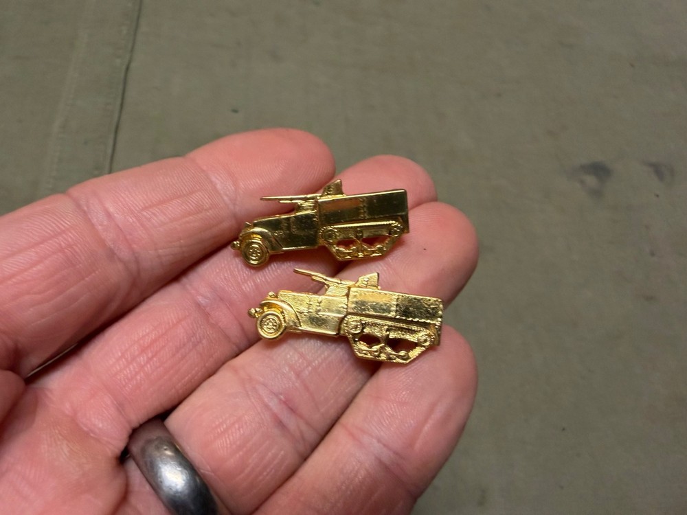 ORIGINAL WWII US ARMY OFFICER EARLY TANK DESTROYER DIVISION COLLAR INSIGNIA-PAIR