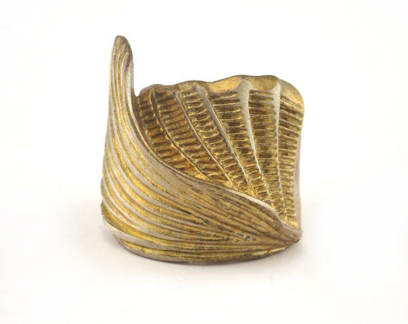 Leaf Adjustable Ring Raw brass (18mm 8US inner size - Adjustable ) OZ2843