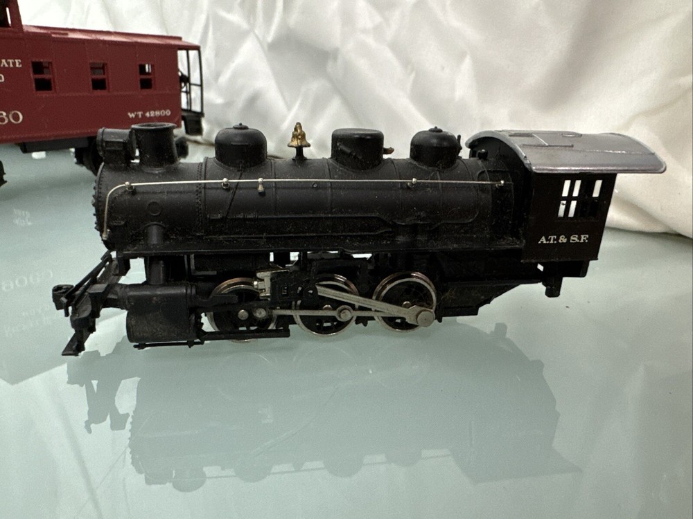 AT & SF Ho Train Engine UNTESTED