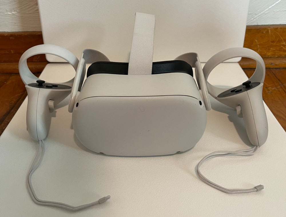Oculus Meta Quest 2 Virtual Reality Headset and Controller Set