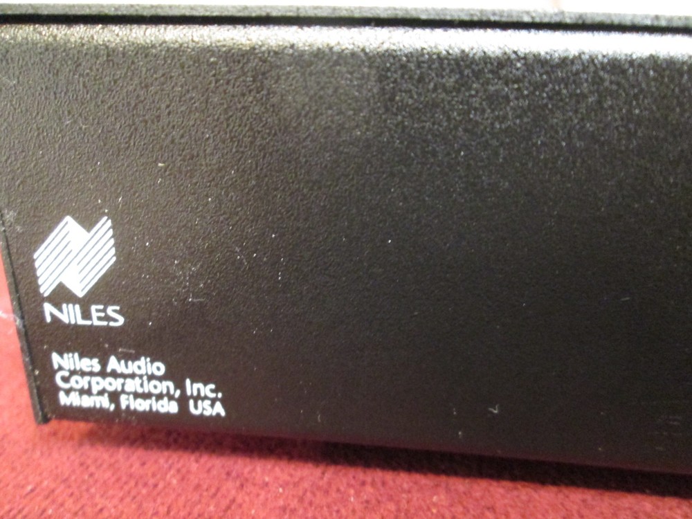 Niles HDL-4 High-Definition Speaker Selection System Complete unit