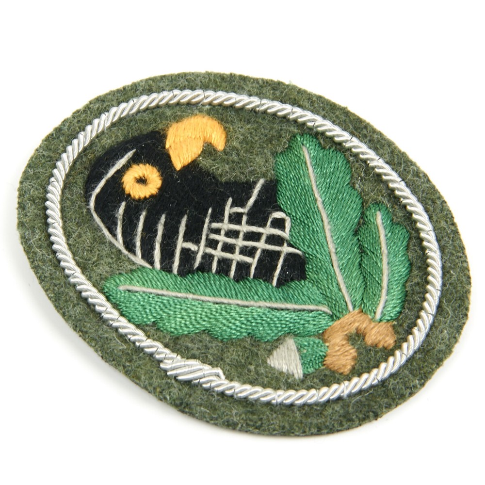 German WWII Sniper Cloth Badge with Silver Trim - Second Grade