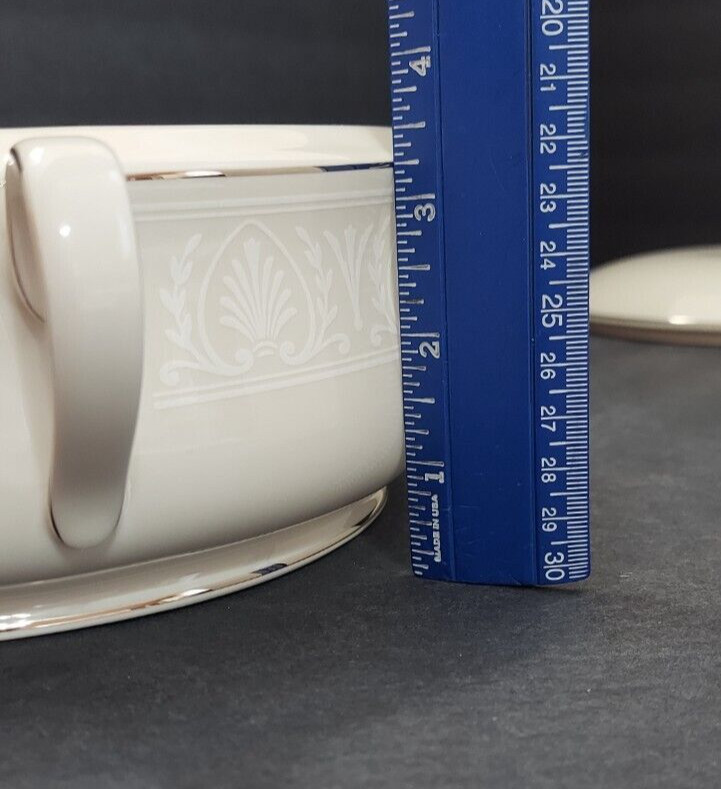 Lenox Courtyard Platinum Round Covered Vegetable
