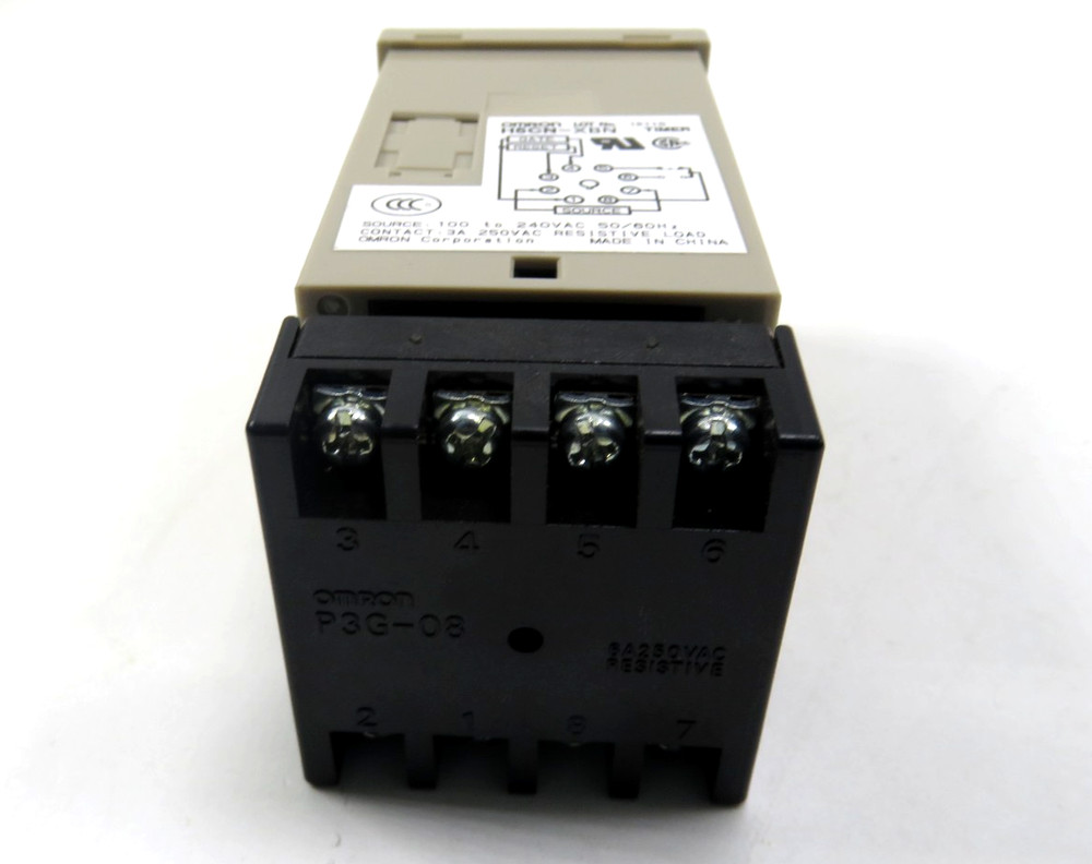 Omron H5CN-XBN Timer w/ Omron P3G-08 Socket