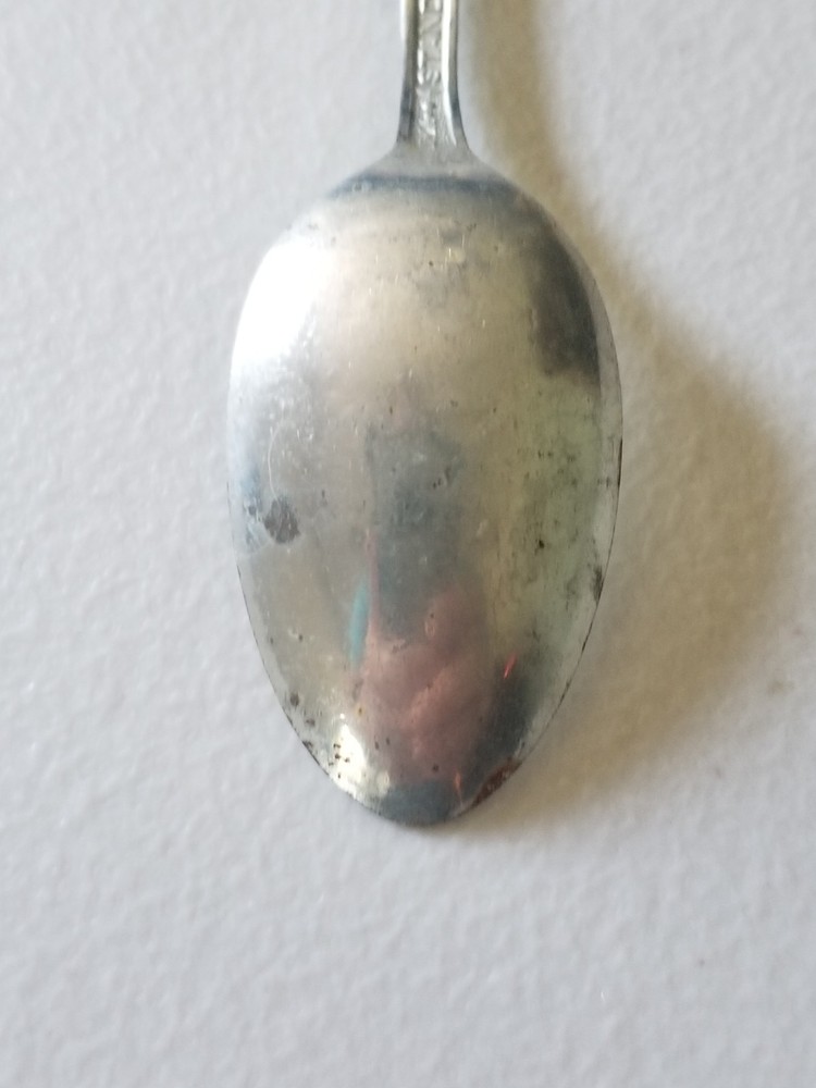 VINTAGE STANDARD SILVERPLATE SPOON 6 IN