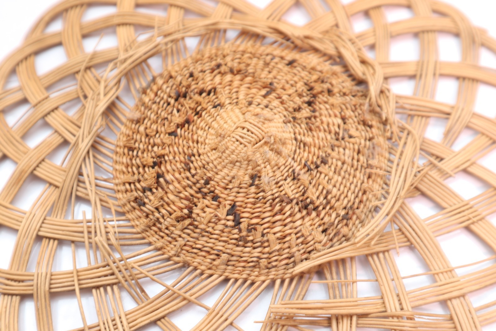 VTG Native American Indian Hupa Yurok Woven Basket Plaque Flat Tray Trivet 8.5"