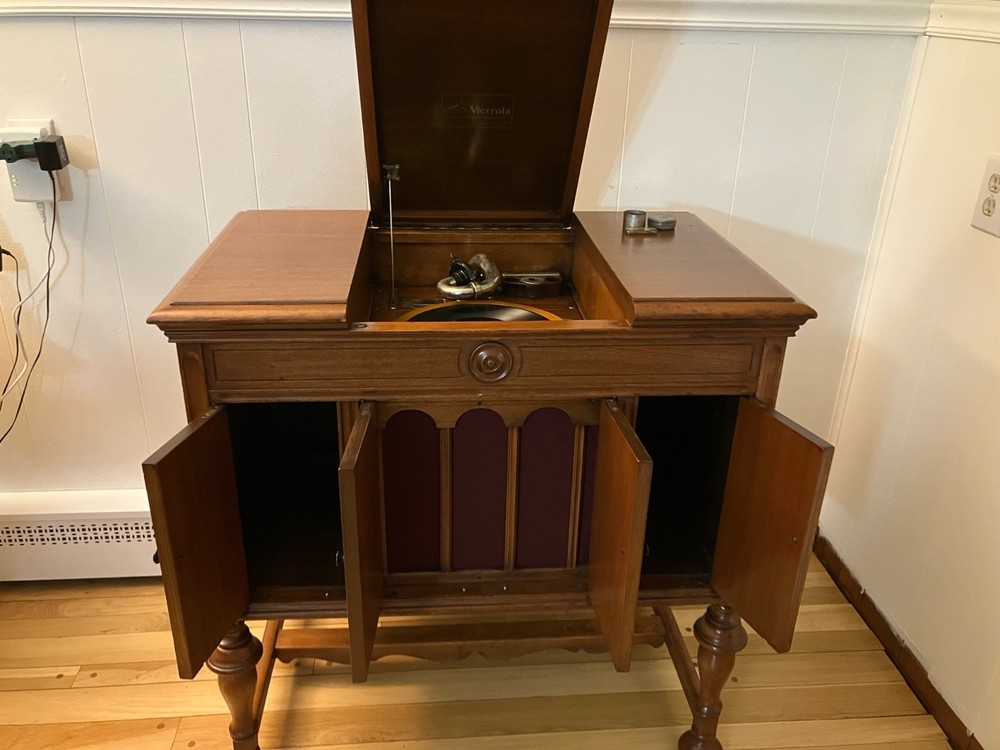 Victrola Granada Phonograph Serial #54371
