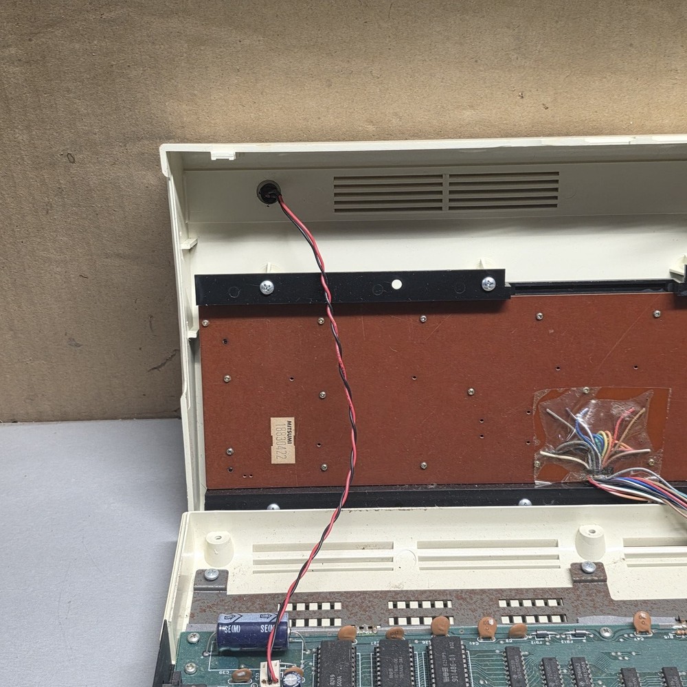 Commodore VIC-20 Vintage Computer 117V USA Model Untested All Original