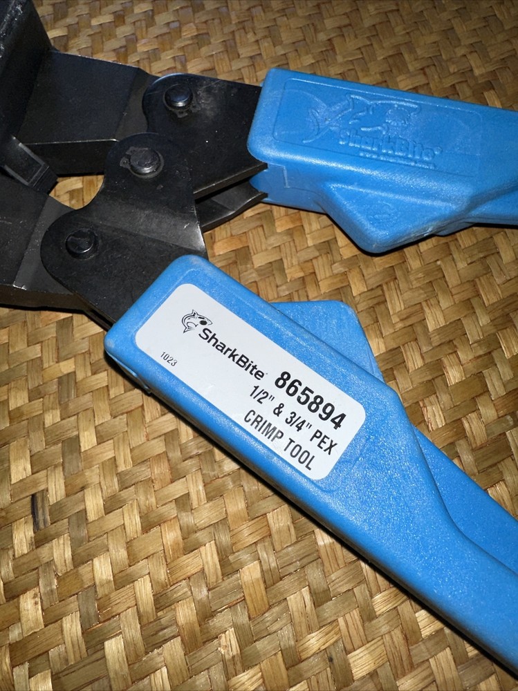 SharkBite 865896 PEX Crimp Ring Tool Kit