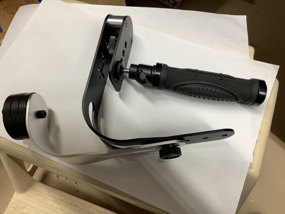 Neewer camera bracket with counterweight